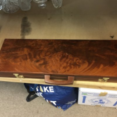 A Mahogany gun case, dimensions 80x25x9cm