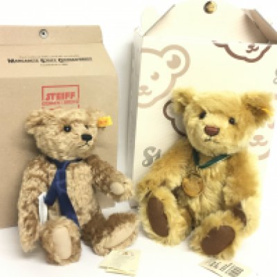 Boxed Steiff bears- 2001 Golden fully jointed bear 654756 & Father 654541. With tags. Postage category C