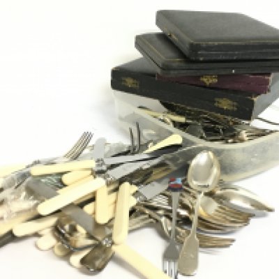 A collection of cased and loose silver plated & stainless steel cutlery