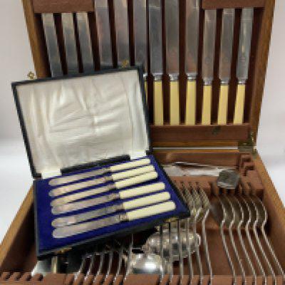 Oak cased silver plated cutlery set, 1950s cased knife set, silver vesta case. (D)