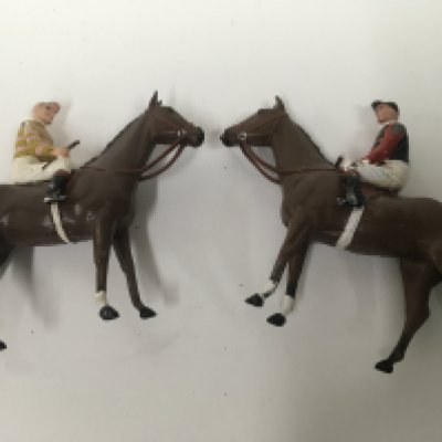 Two Britains lead racehorse with jockey up .