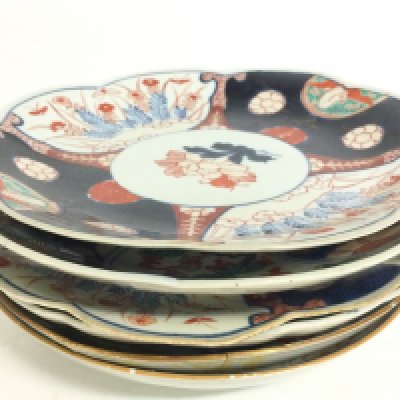 20th century Japanese Imari dishes, some damage and restoration. This lot cannot be posted