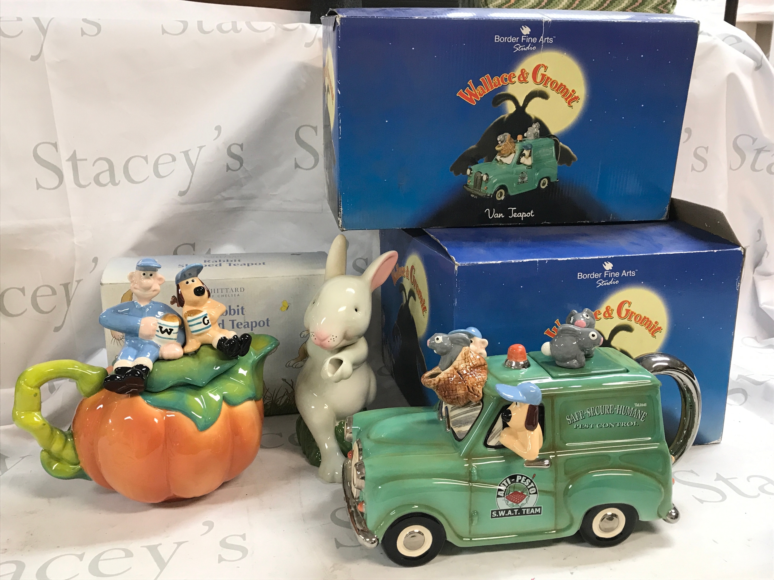 Boxed novelty ceramic tea pots including Wallace and Gromit pumpkin and Van teapots, Whittard Of Chelsea Rabbit Shaped Teapot 
