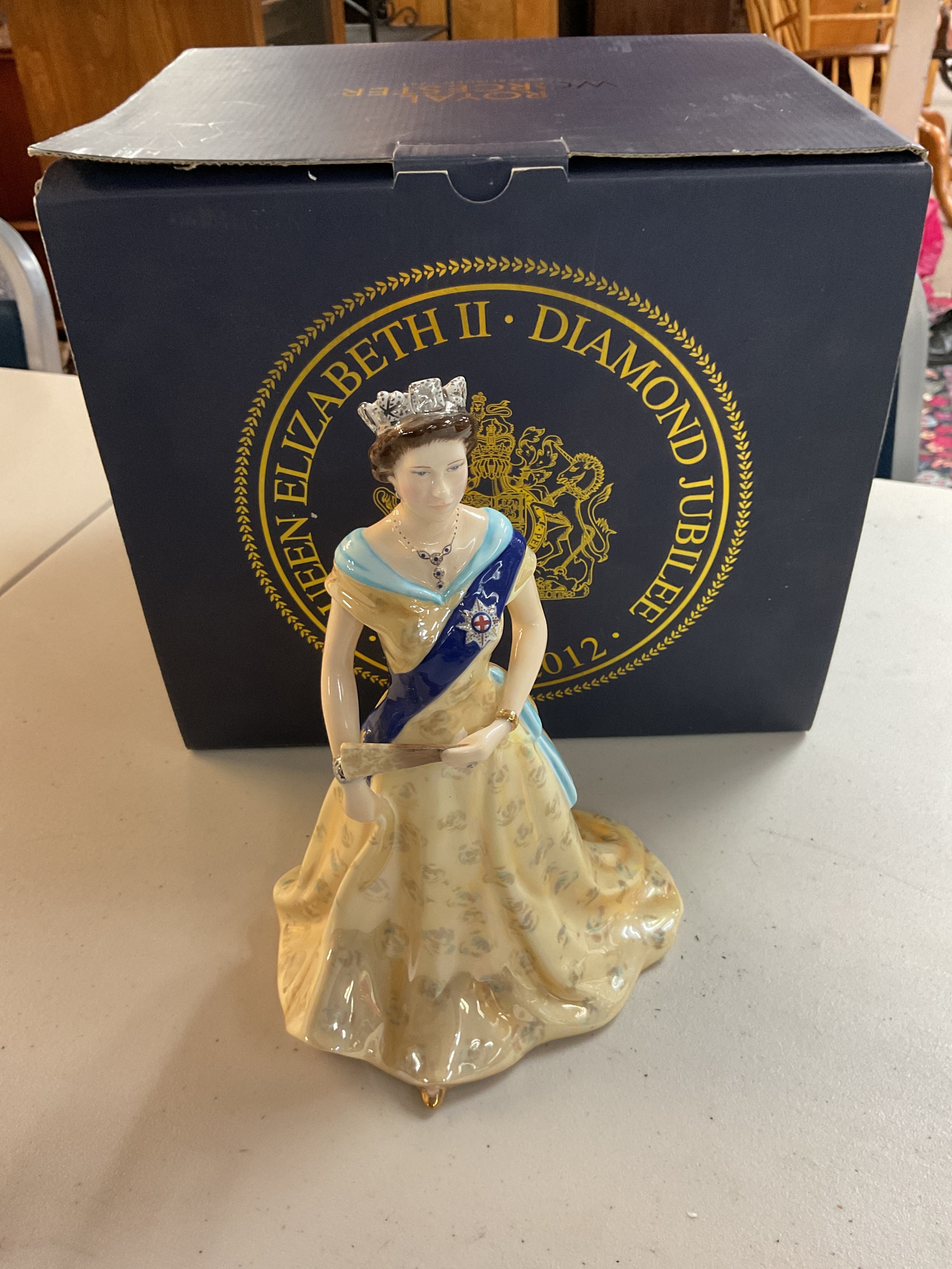 Boxed Royal Worcester QEIIR Diamond Jubilee 1952-2012 figurine.Ltd Ed 714/2500