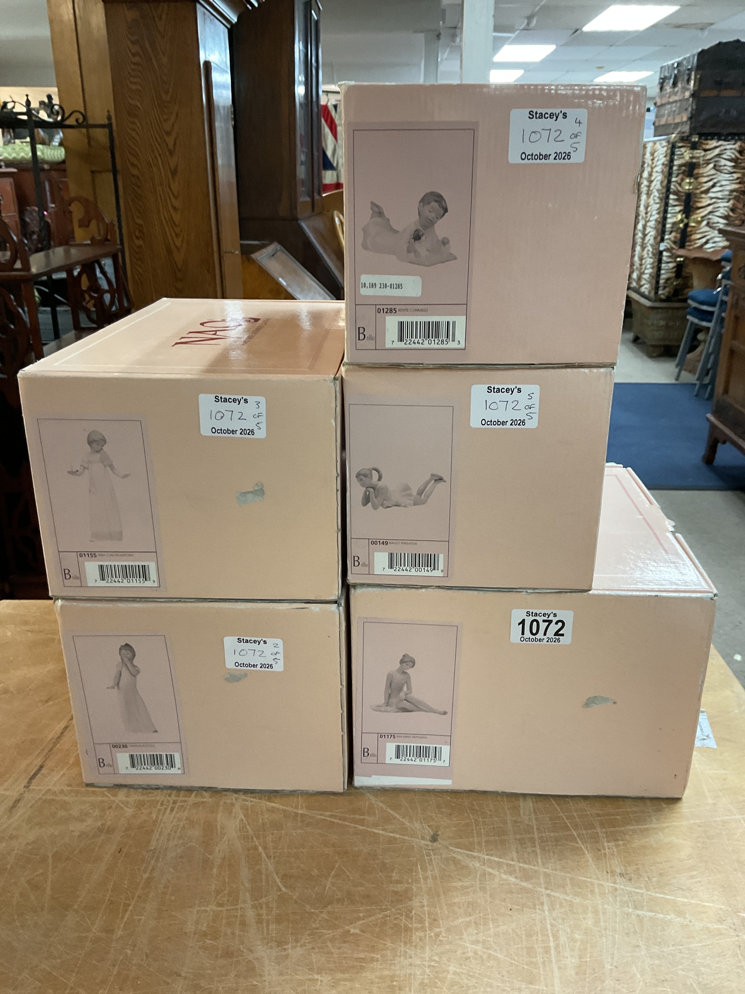 Five boxed NAO figurines.01155, 01285, 00230, 01175 and 00149. Mint in box.