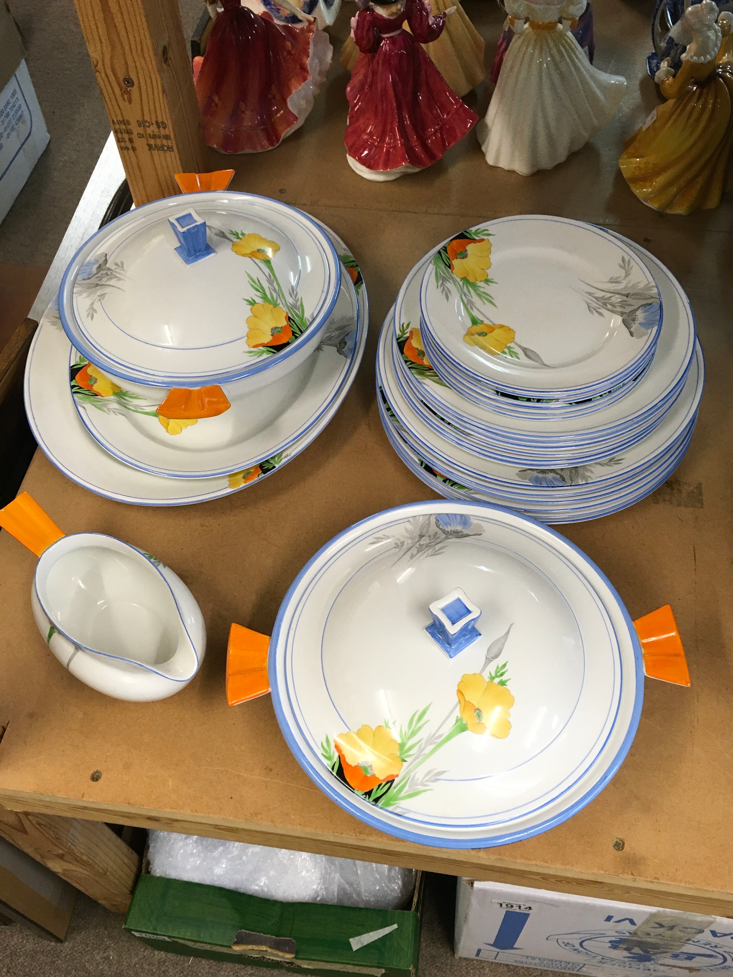A Shelley dinner service poppy pattern W12229 including plates, saucer etc
