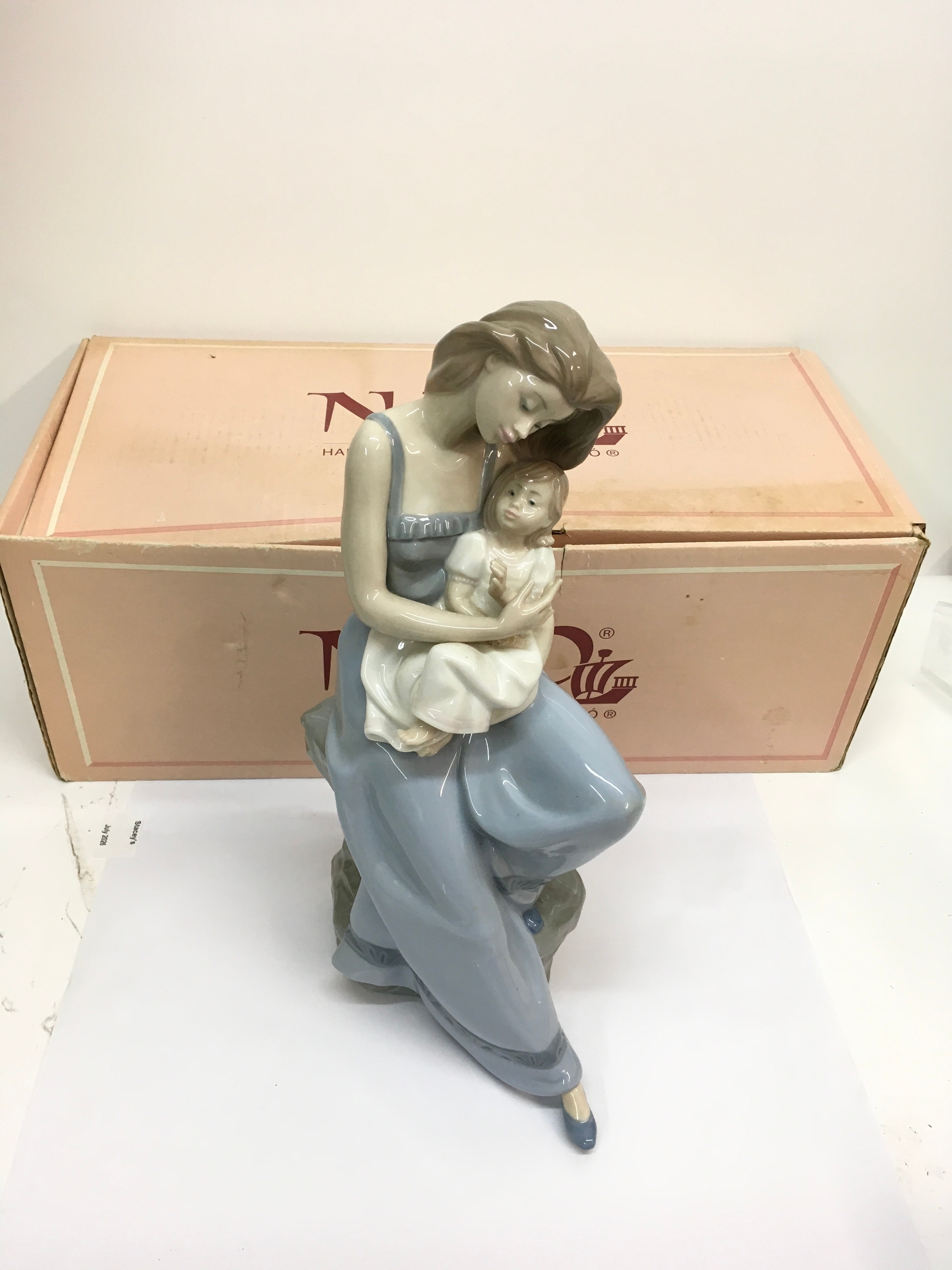 A large Nao figure, 01297 'Mama Con Su Nina'  with original box. Approx H38cm