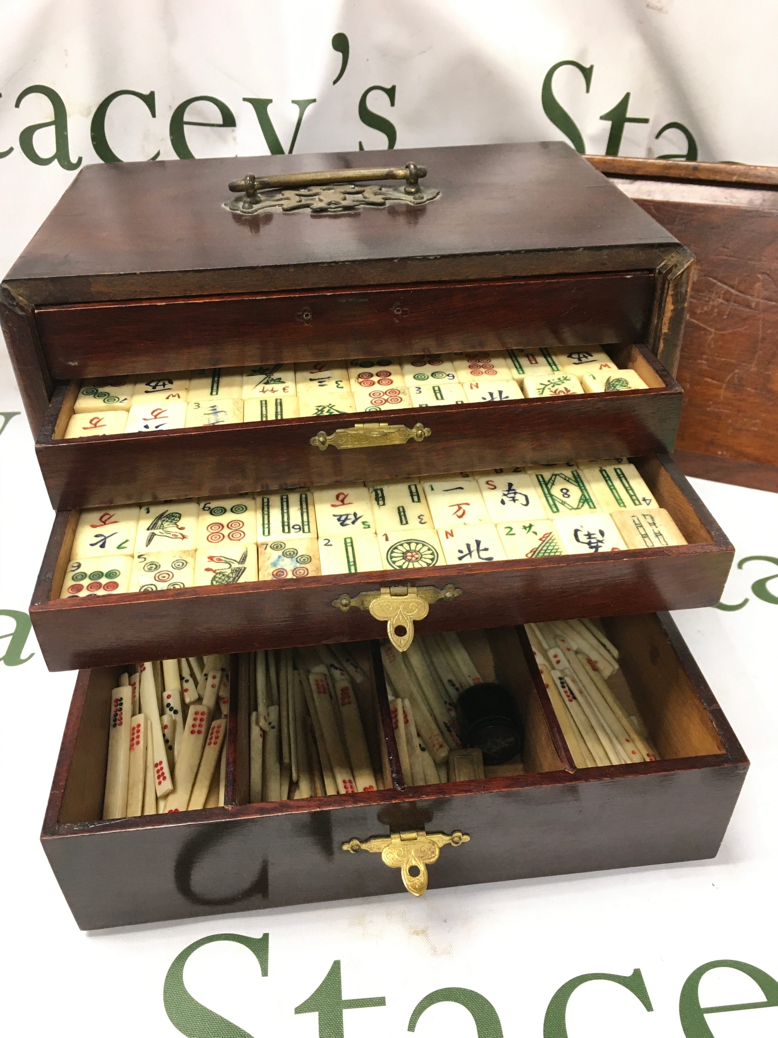 A cased Majong set. Bone and bamboo pieces. Box dimensions 23cm wide, 17.5cm tall, 17cm long 