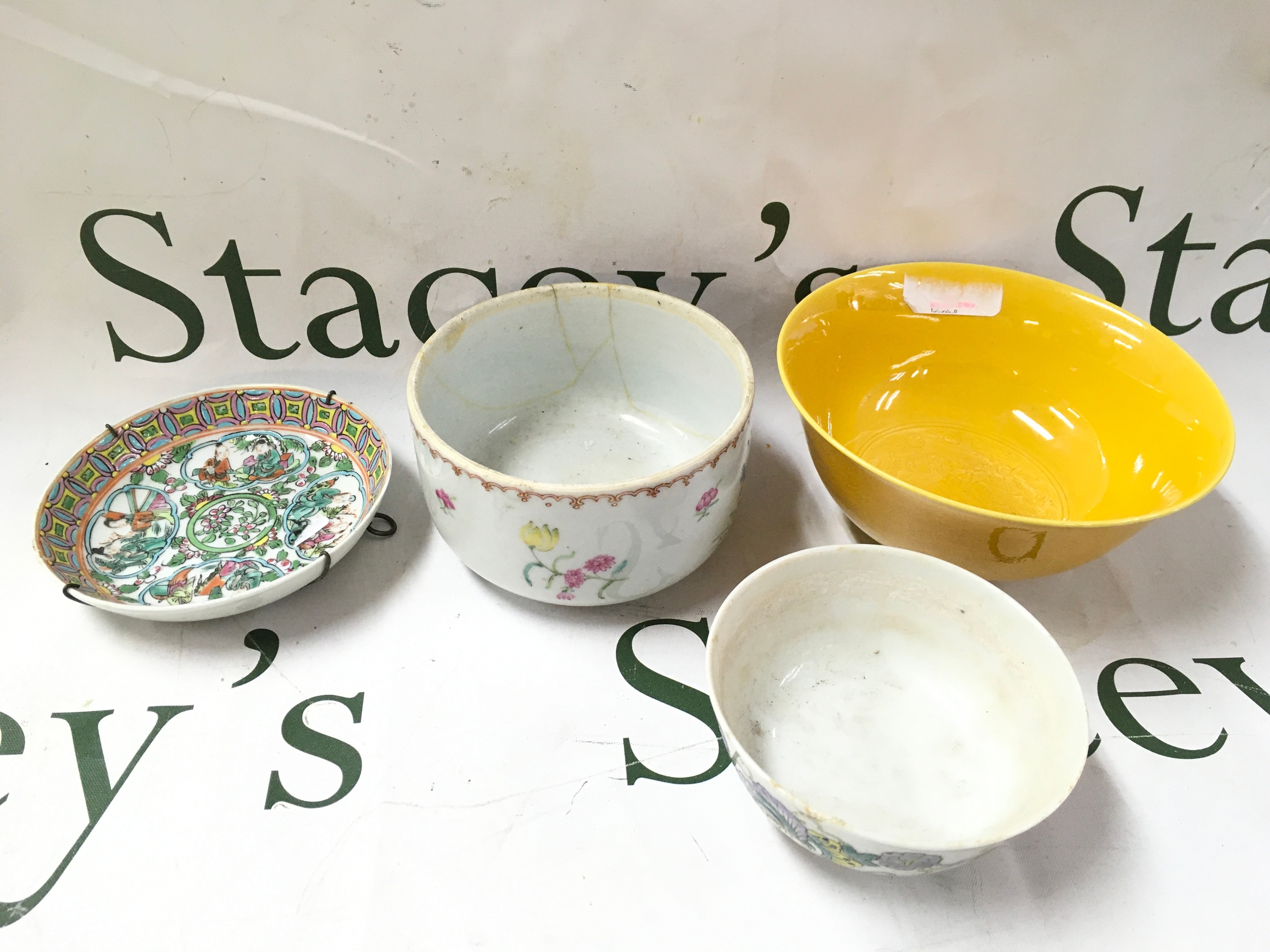 Chinese porcelain bowls and a dish including a yellow glaze bowl, cracked floral bowl etc. 11 to 14.5cm wide