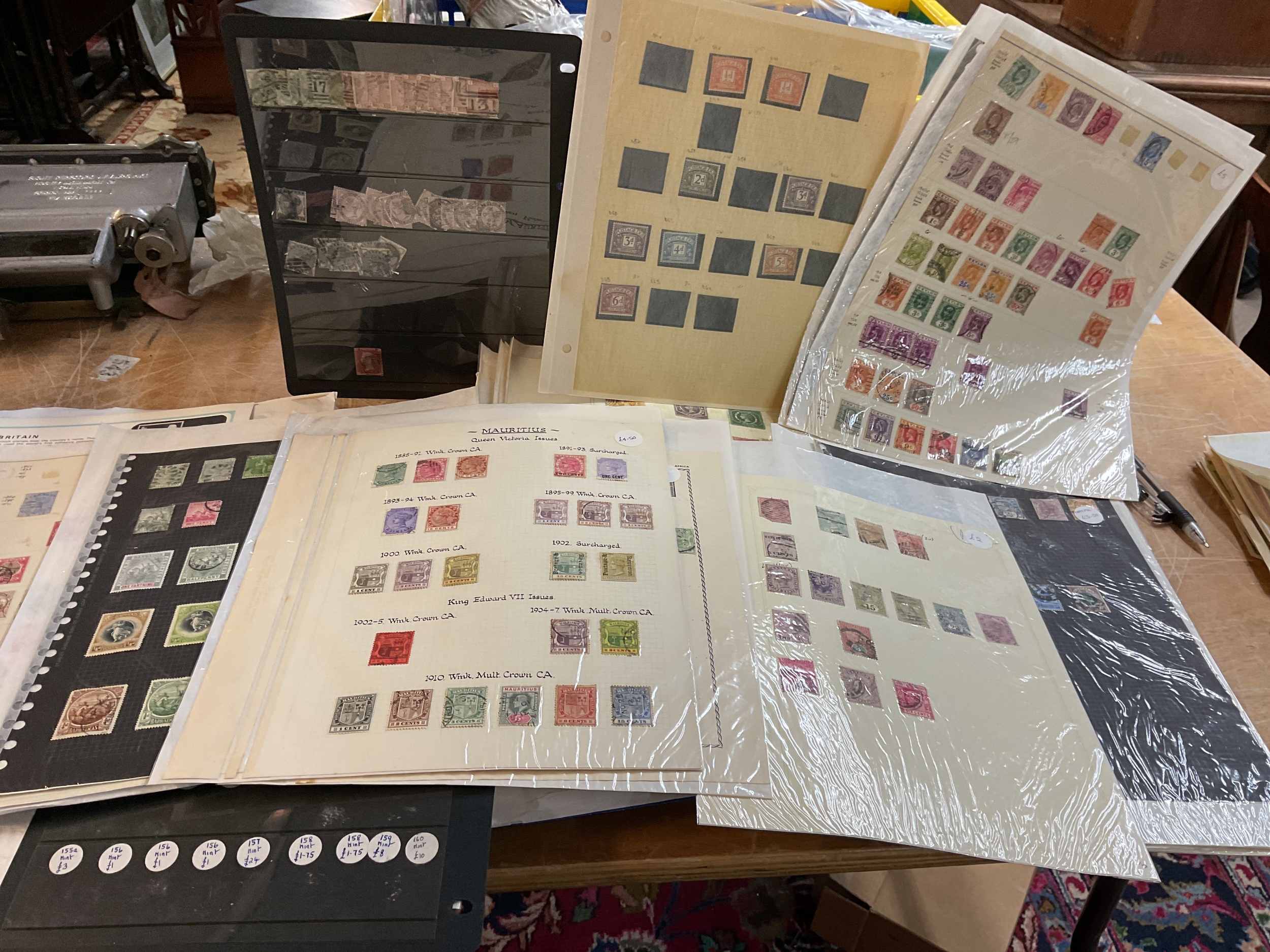 Large qty banknotes to inc Japanese and Russian. Consecutive runs.and World stamps to inc Victorian issues and interesting lots.