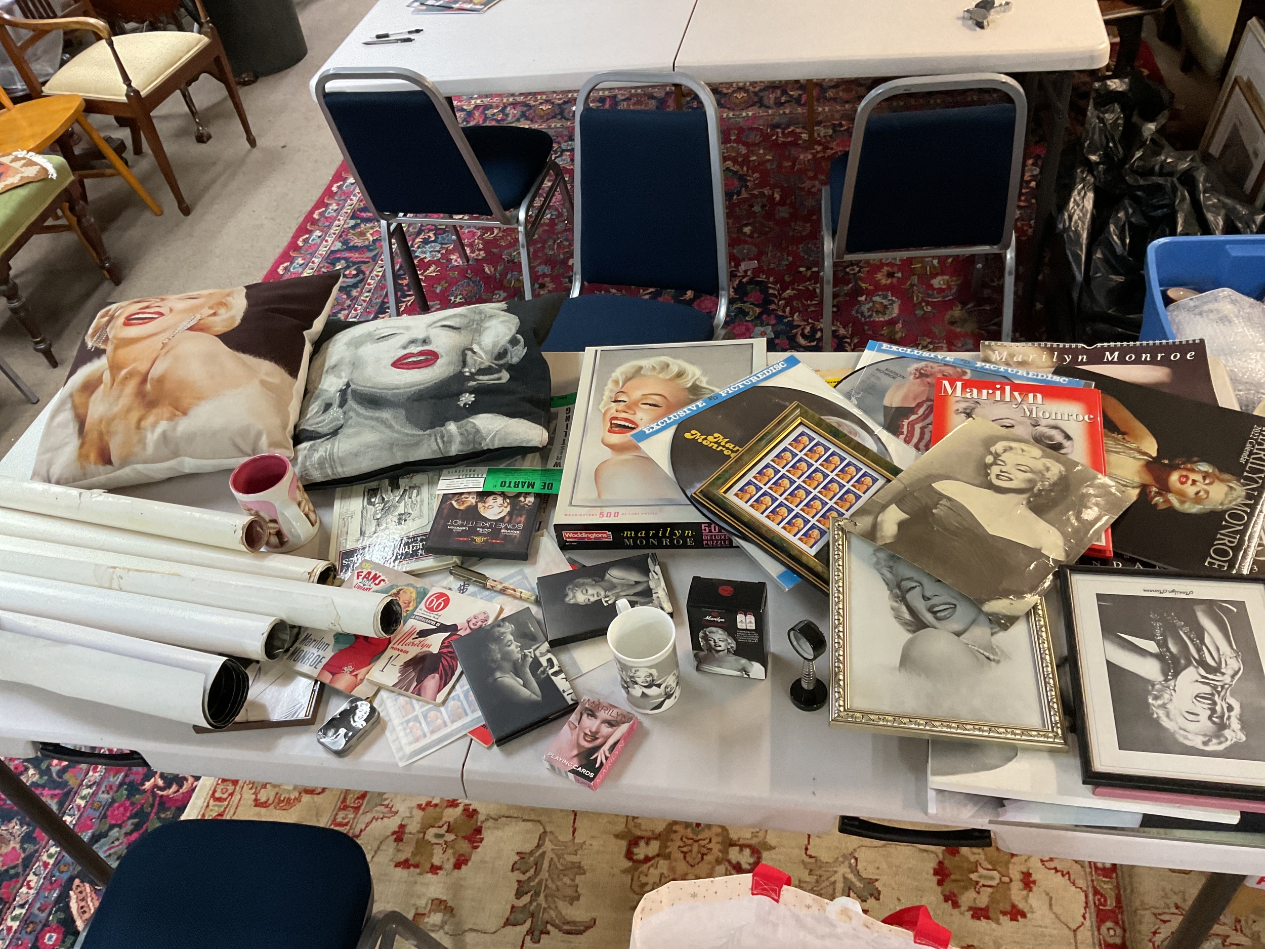 Large qty of Marilyn Monroe ephemera, posters, cushions, books etc.