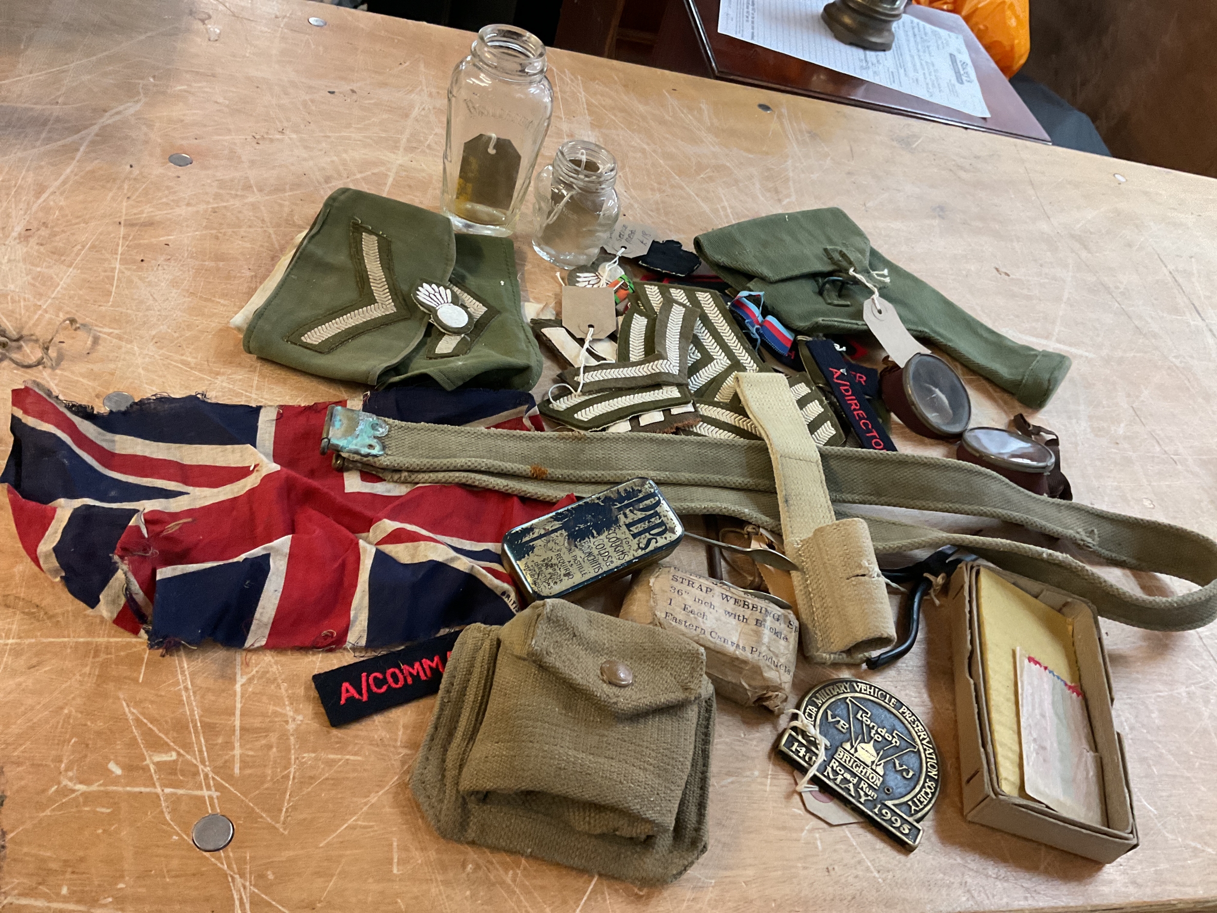 Qty WWII items to include webbing, insignia, Brylcreem bottles, ribbons etc.