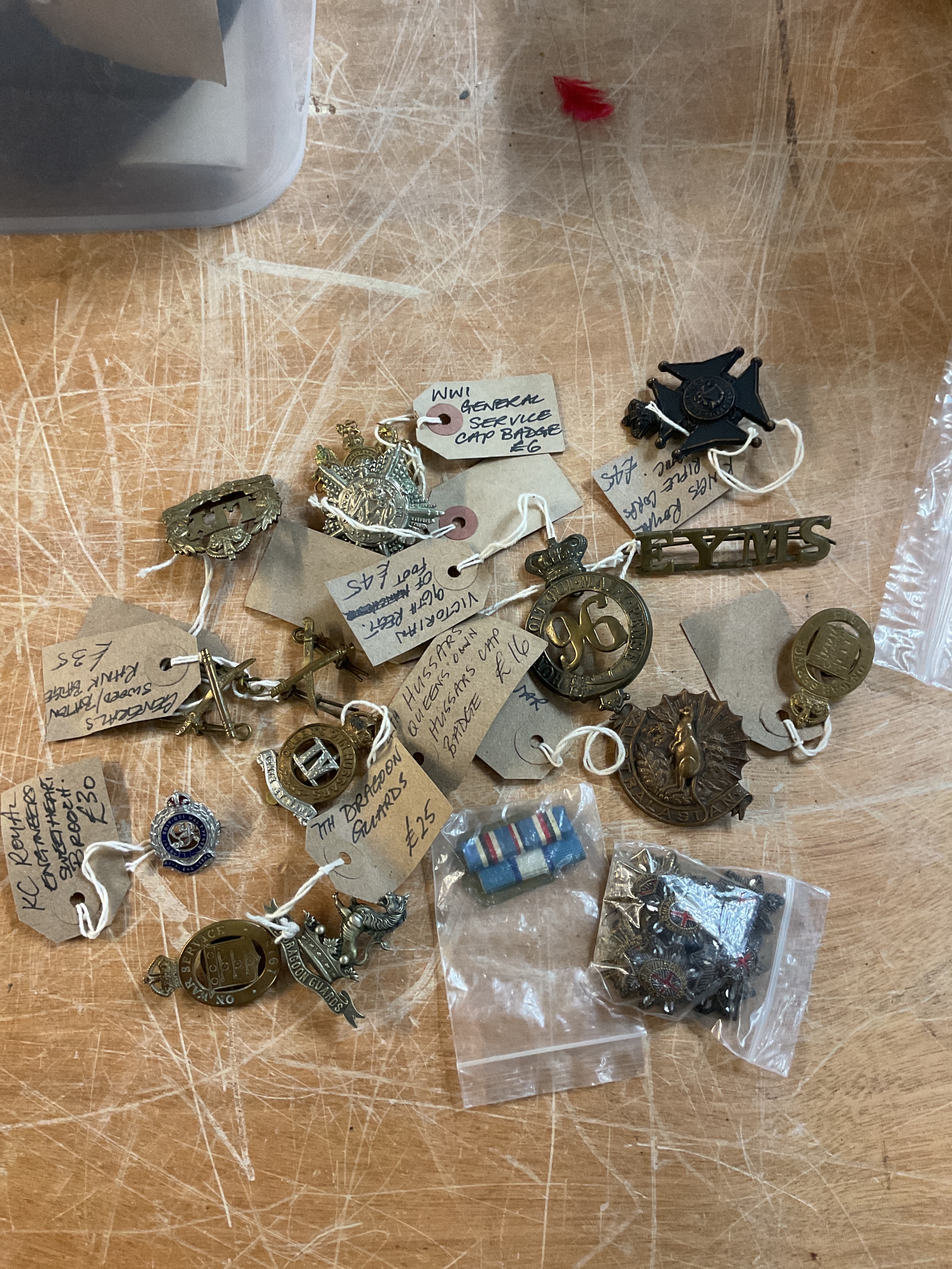 Qty of cap badges to inc Victorian and high rank issues.