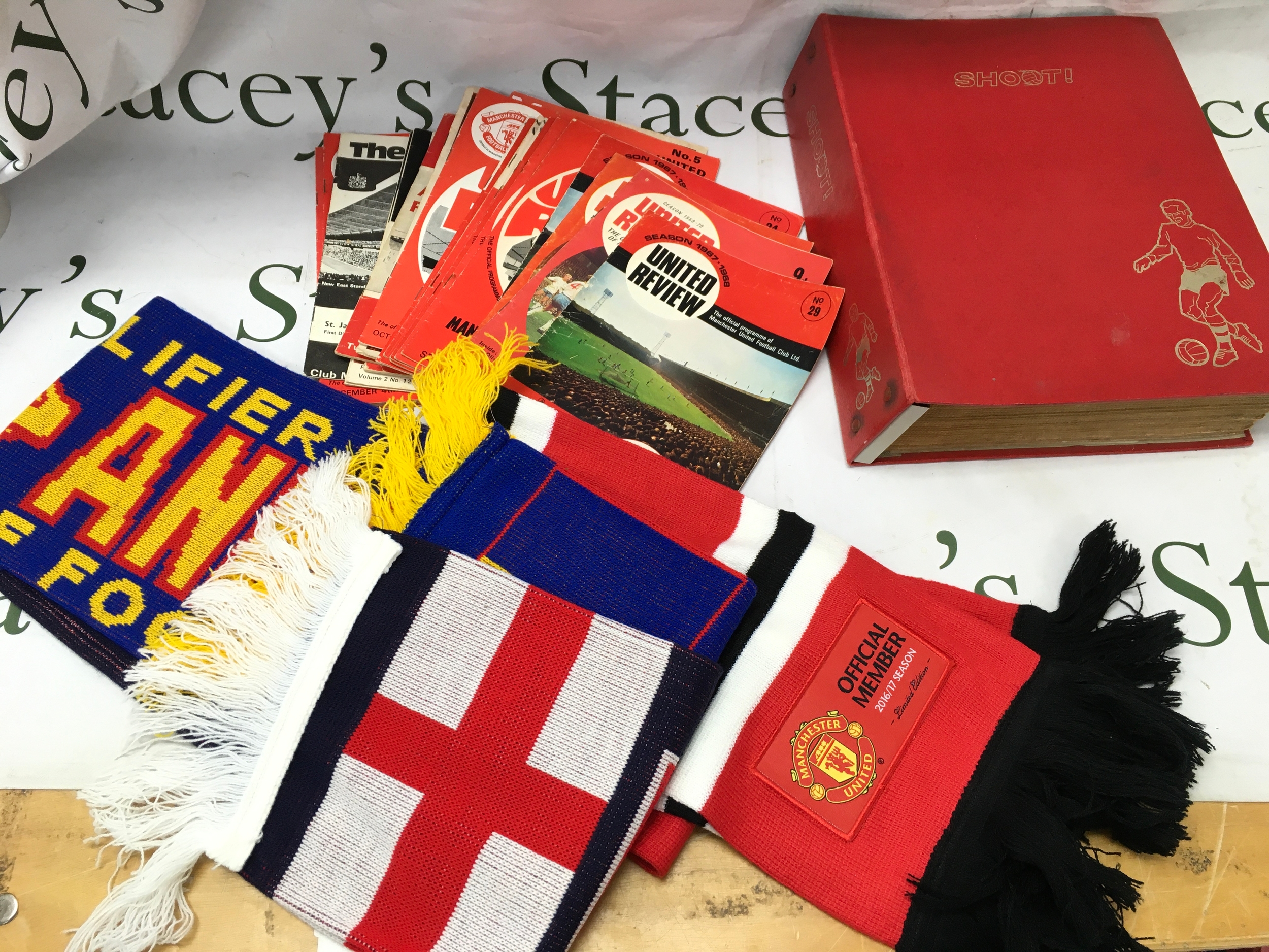 Manchester United 1960s football programmes plus Manchester United, world cup, shoot magazines 