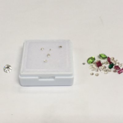 A parcel of loose mixed gemstones, a boxed parcel of five loose diamonds approx 0.10ct, loose single moissanite approx 0.37ct. Shipping category A.