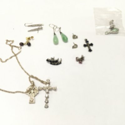 A collection of assorted silver jewellery including earring and pendant etc approximately 41g