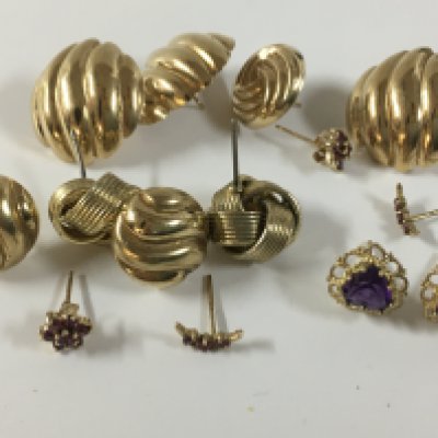 A mixed lot of earrings and a pendant including some 9ct examples.