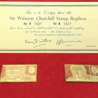 A set of Winston Churchill 18ct gold stamp ingots. 40.35g total. Postage B