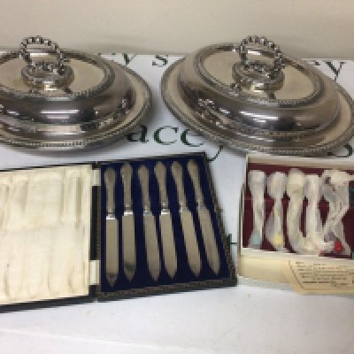 A pair of oval silver plated vegetable dishes cased cutlery and loose king pattern silver plated cutlery and other oddments.