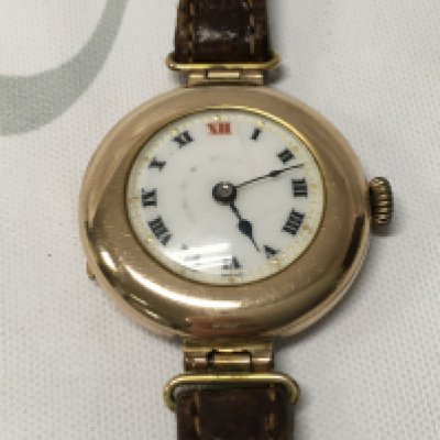 A ladies 9ct gold cased wrist watch.