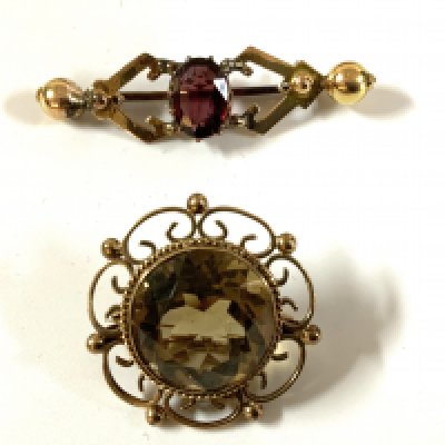 2 9ct gold Edwardian stone set brooches. (A)