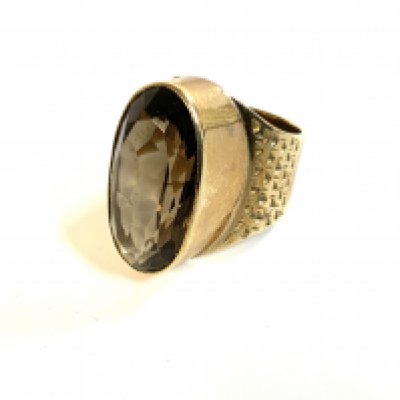 A heavy 9ct gold Smokey quartz dress ring (A) Size L.