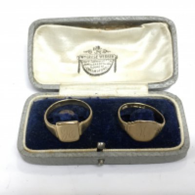 Two 9ct gold gents signet rings, approx total weight 6.4g. Shipping category A.