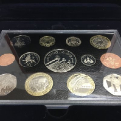A 2006 royal mint proof coin set.
