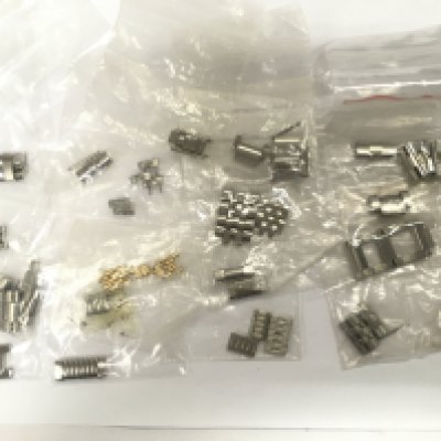 A collection of spare links for watches, various stainless steel examples etc. Shipping category A.