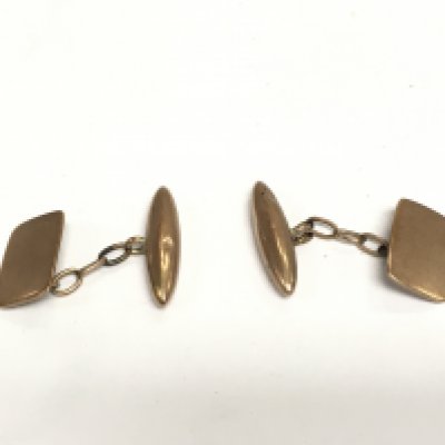 A pair of 9ct gold cufflinks, approx 3.8g. Shipping category A.