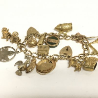A 9ct gold charm bracelet, approx 40g. Shipping category A.