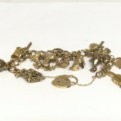 A 9ct gold charm bracelet, approx 37g. Shipping category A.