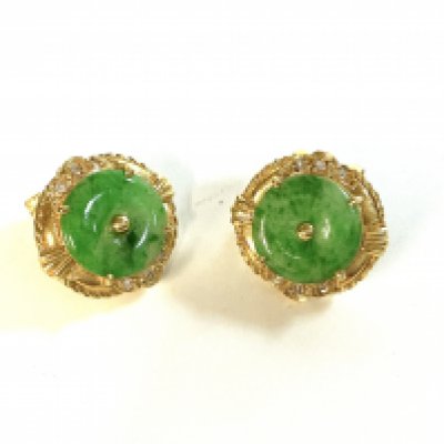 A pair of 18ct yellow gold and jade clip stud earrings.