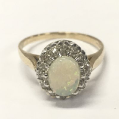 A 9 carat gold opal ring , 3.2g total weight, size O. postage category A