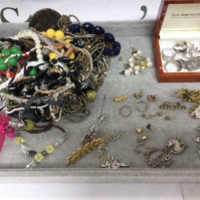 A collection of costume jewellery including some gold earrings, pendants etc. Shipping category B.