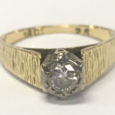 An 18ct gold ring set with a diamond stone , Approx 0.25ct. 3.5g total weight. Size M/N. Postage category A