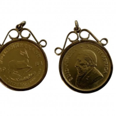 A 1984 1/10th Kruggerand coin with a 9ct gold coin mount. (A)