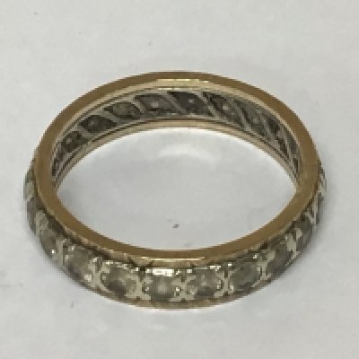 A 9carat gold eternity ring set. Weight 3.6g