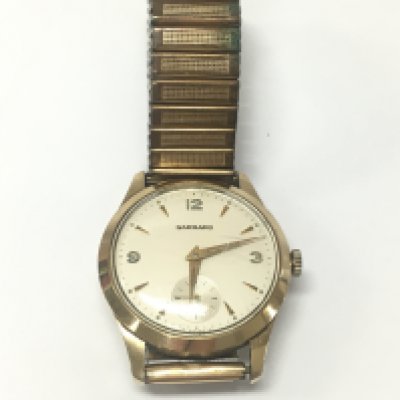 A vintage Garrard gents 9ct gold cased wrist watch on a flexi strap. Winds and runs. 51.11g