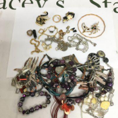 A collection of costume jewellery. Shipping category B.