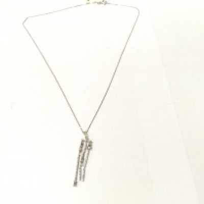 14ct white gold diamond necklace. Approximately 3.7g