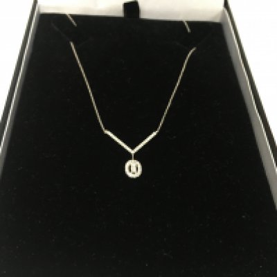 A 14ct white gold diamond necklace. Approximately 2.40g Postage B