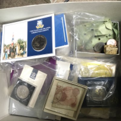 A box of mixed coins comprising cupronickel examples etc. Shipping category D.
