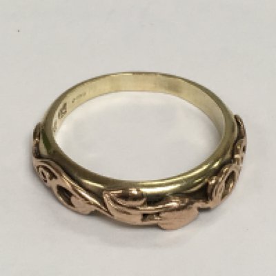 A welsh 9ct yellow and rose gold ring, approx 3g and approx size N. Shipping category A.