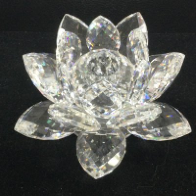 A fine quality Swarovski candle holder in the form of a water lily, approx height 8cm. Shipping category D.