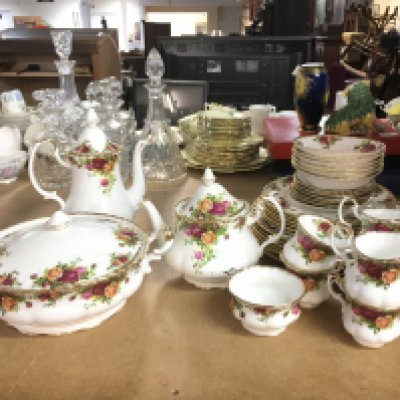 Royal Albert old country roses part tea set including cups, saucers, plates. This lot can&rsquo;t be posted