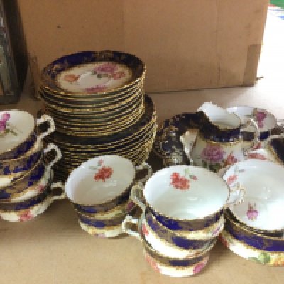 A early 20th English Hammersley tea set including cups and saucers etc. this lot cannot be posted