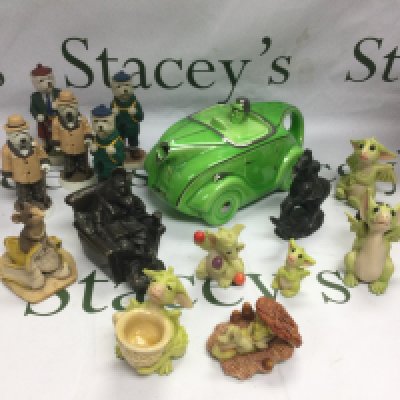 A collection of mainly ceramic items including Robert Harrop figures, a Sadler teapot etc. Shipping category D.