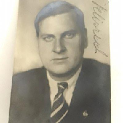 A rare German Third Reich signature Bladur von Schirach 1907-1974 leader of the German Hitler Youth and German politician captured in 1945 by advancing American Army at the nuremberg trials he was sentenced to 20years for war crimes. Ink signature on a promotion portrait post card.