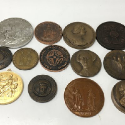 WITHDRAWN - A collection of 20th century Russian USSR medallions/table medals including a Yuri Gagarin Baikonur medal, millennium of the baptism of the Vladimir-Suzdal land 990-1990 medal, Museum of Ancient Russian Art medal and a German- Austrian medal singers association festival Vienna 1890. Postage category B